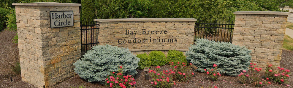 Bay Breeze Condominiums Muskego Entrance